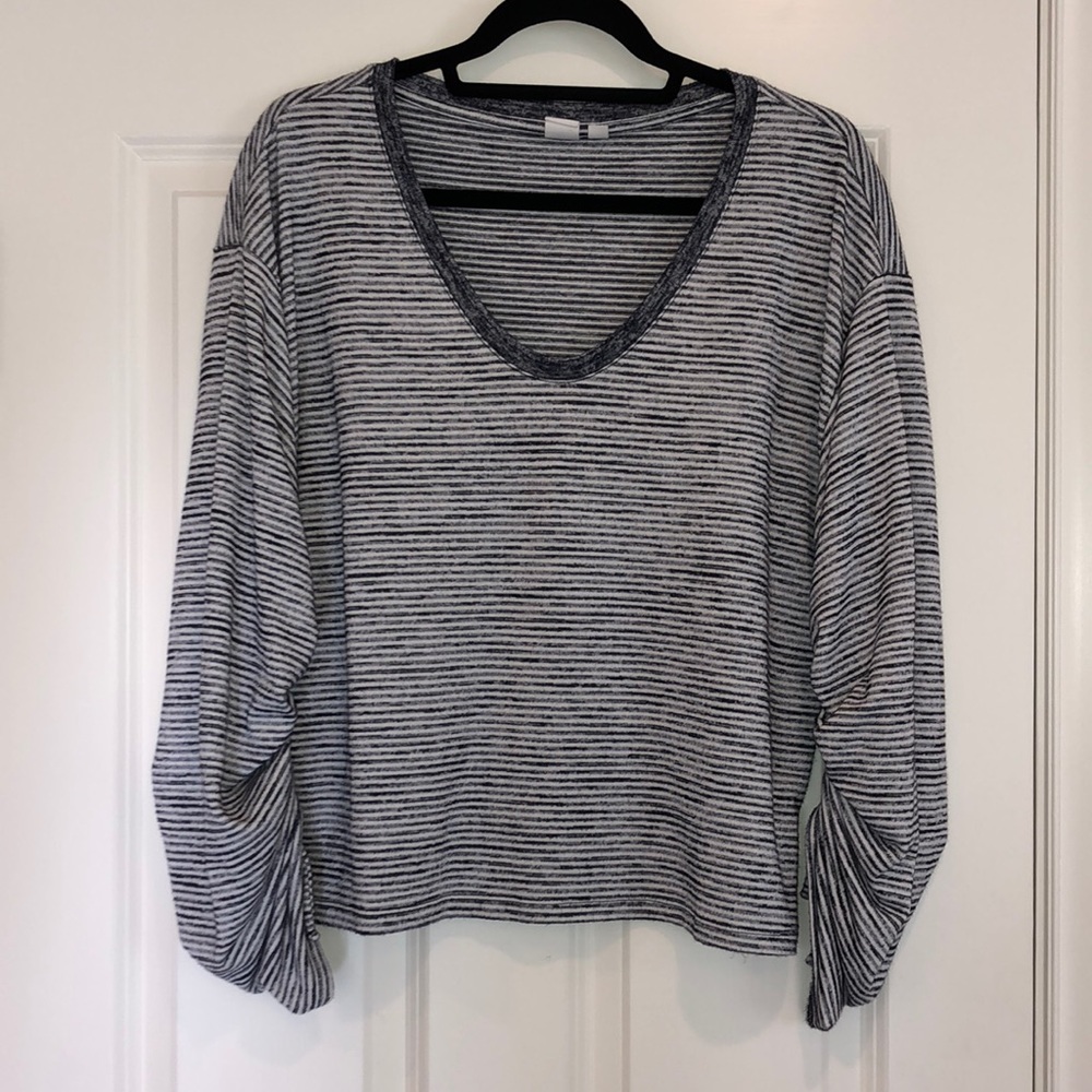 Gap knit shirt with navy/white striping and sleeve cinch detailing, size M
